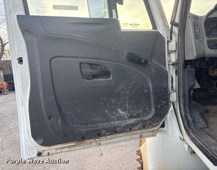 image for item FB8483 2010 International 7400 Service Truck