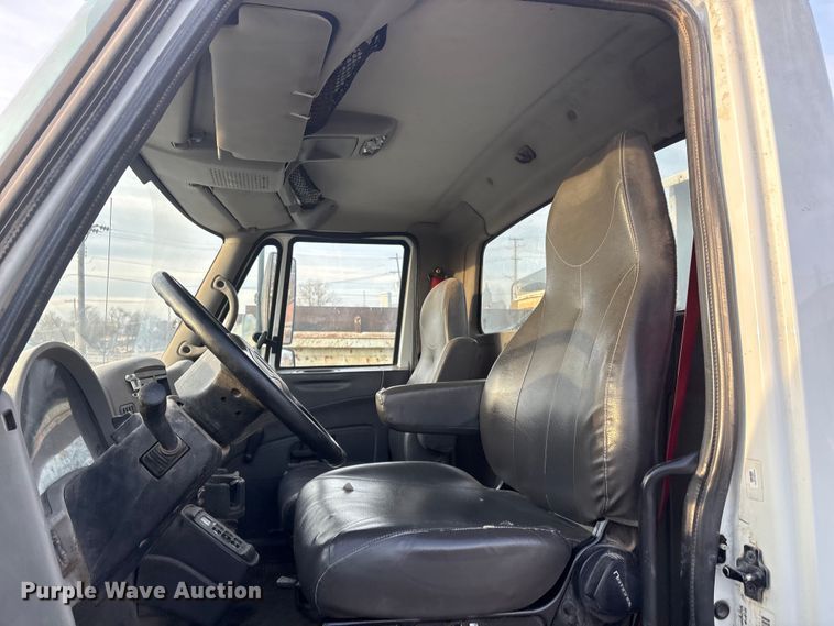 image for item FB8483 2010 International 7400 Service Truck