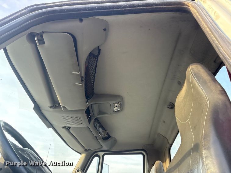 image for item FB8483 2010 International 7400 Service Truck