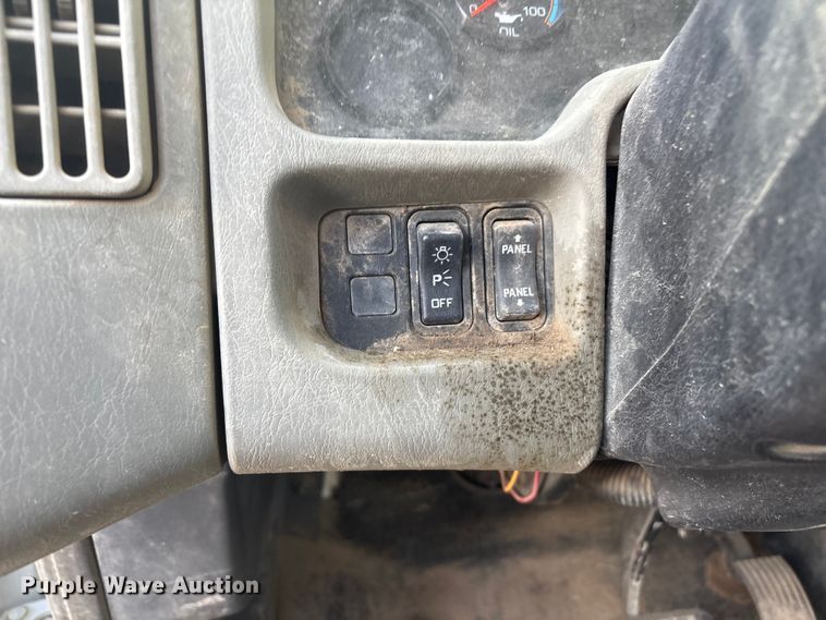 image for item FB8483 2010 International 7400 Service Truck