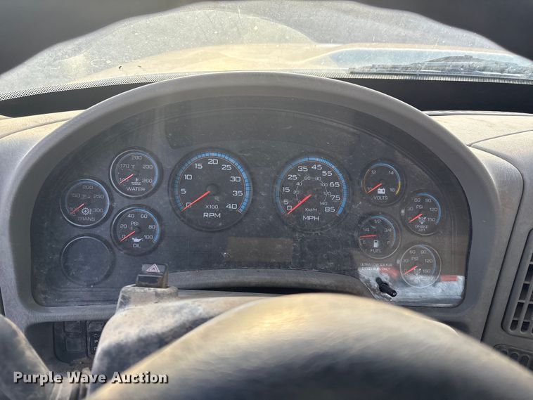 image for item FB8483 2010 International 7400 Service Truck