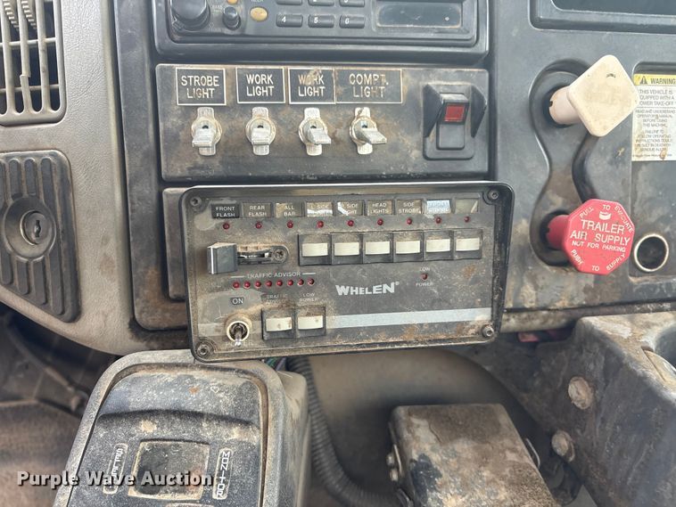 image for item FB8483 2010 International 7400 Service Truck