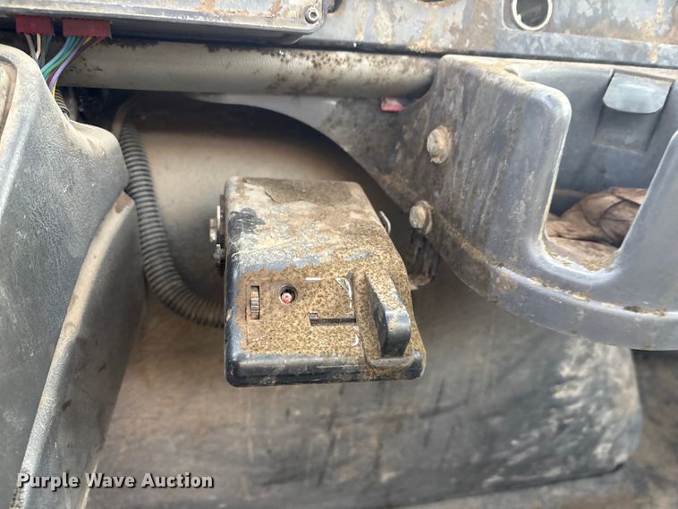 image for item FB8483 2010 International 7400 Service Truck