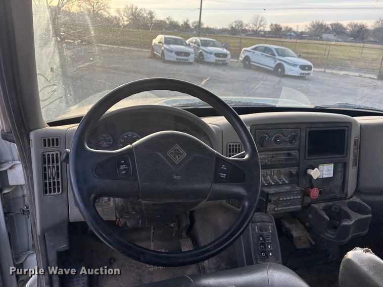 image for item FB8483 2010 International 7400 Service Truck