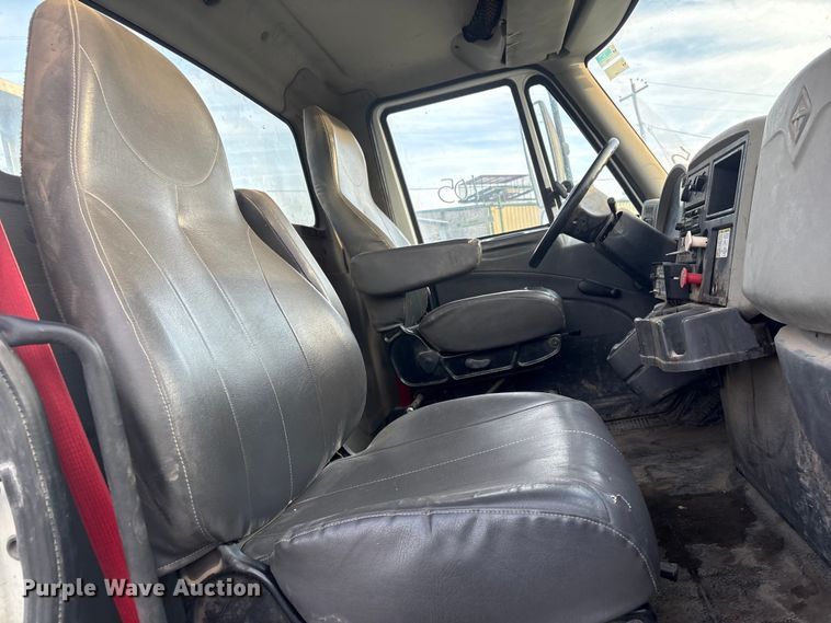 image for item FB8483 2010 International 7400 Service Truck