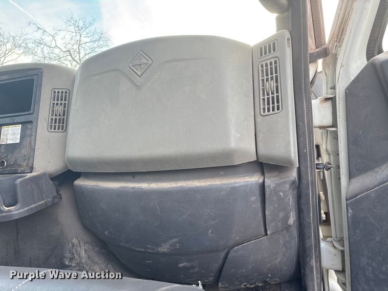 image for item FB8483 2010 International 7400 Service Truck