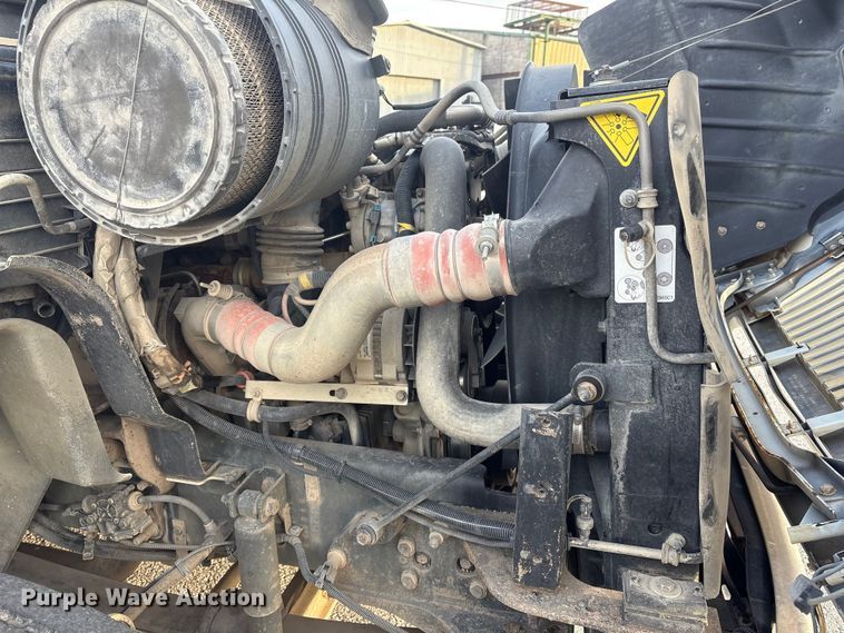 image for item FB8483 2010 International 7400 Service Truck