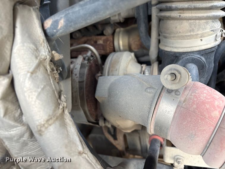 image for item FB8483 2010 International 7400 Service Truck