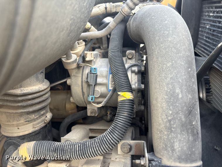 image for item FB8483 2010 International 7400 Service Truck