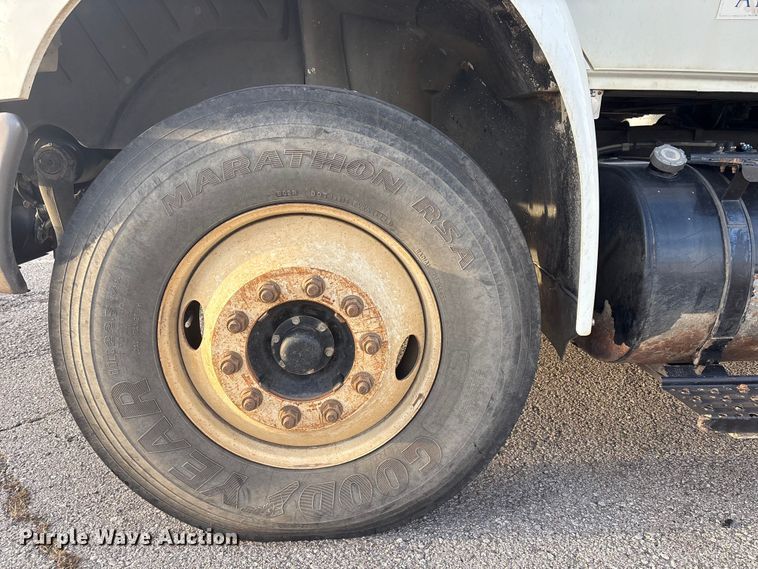 image for item FB8483 2010 International 7400 Service Truck