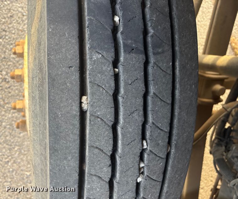 image for item FB8483 2010 International 7400 Service Truck