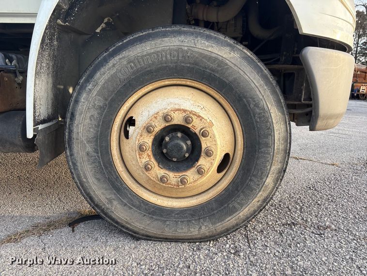 image for item FB8483 2010 International 7400 Service Truck