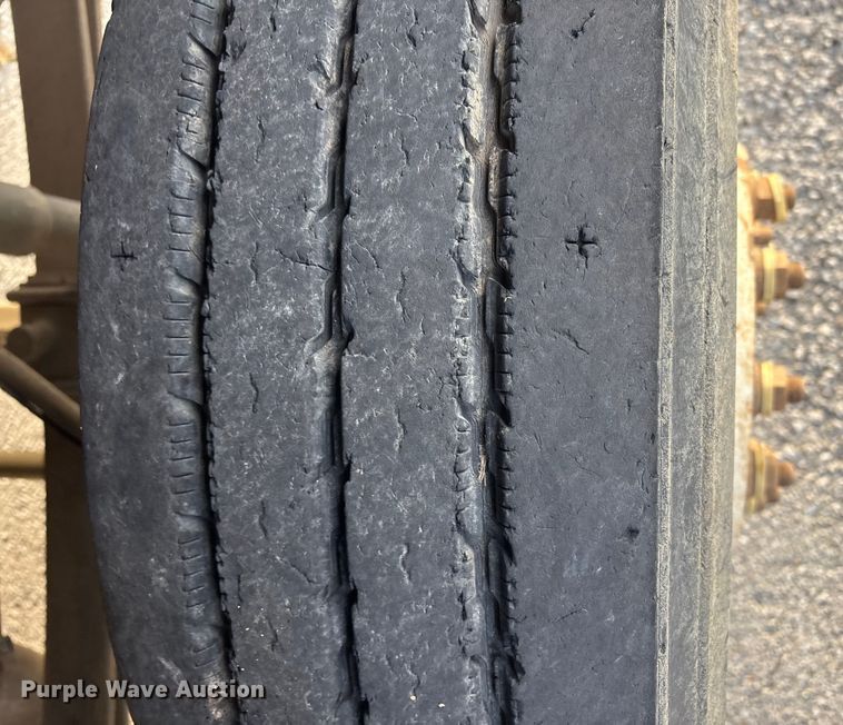 image for item FB8483 2010 International 7400 Service Truck