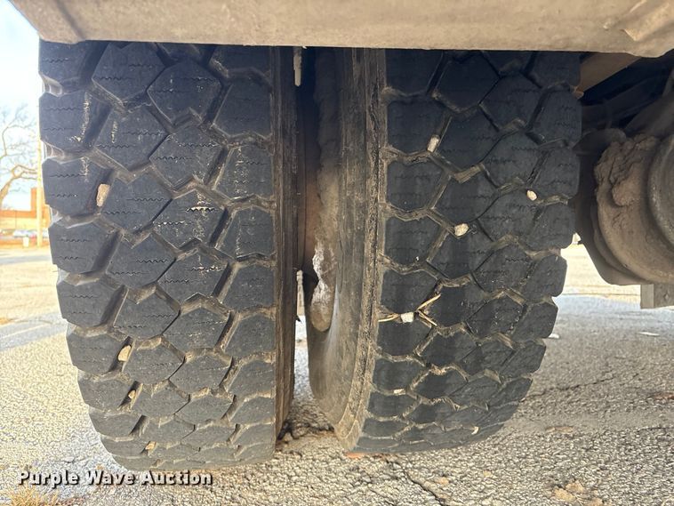 image for item FB8483 2010 International 7400 Service Truck