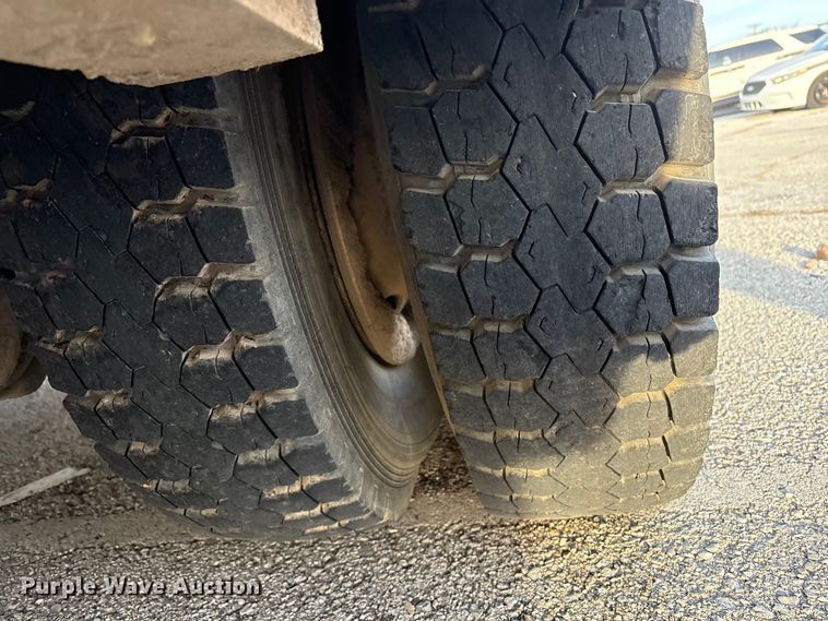 image for item FB8483 2010 International 7400 Service Truck