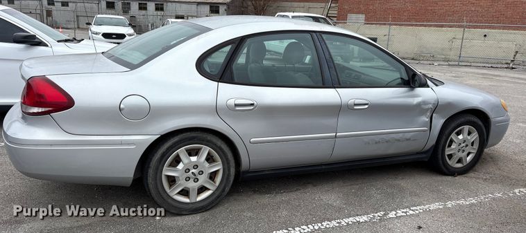 image for item FB8485 2005 Ford Taurus 
