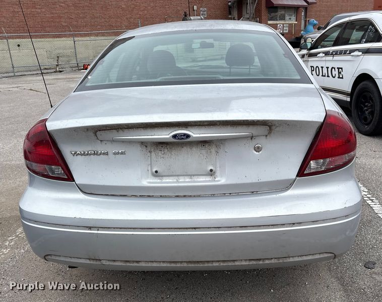 image for item FB8485 2005 Ford Taurus 