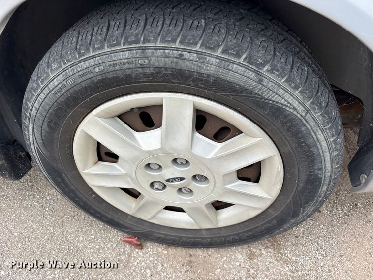 image for item FB8485 2005 Ford Taurus 