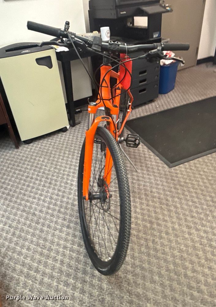 image for item FB8496 Fuji Traverse hybrid bike