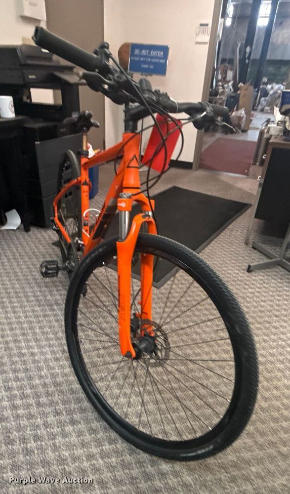 image for item FB8496 Fuji Traverse hybrid bike