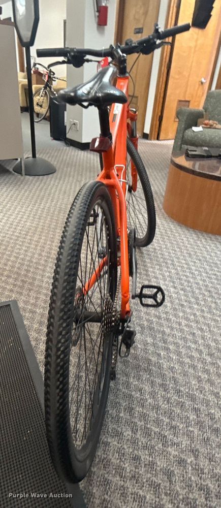 image for item FB8496 Fuji Traverse hybrid bike