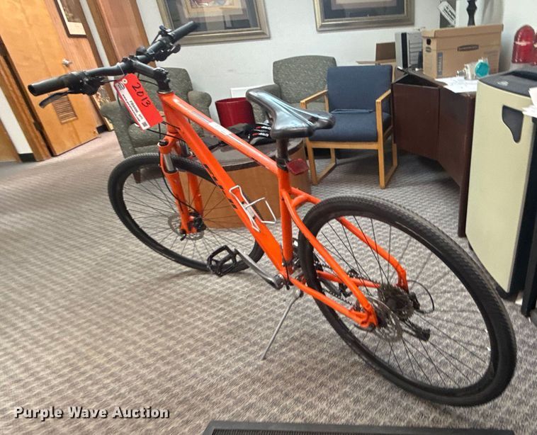 image for item FB8496 Fuji Traverse hybrid bike