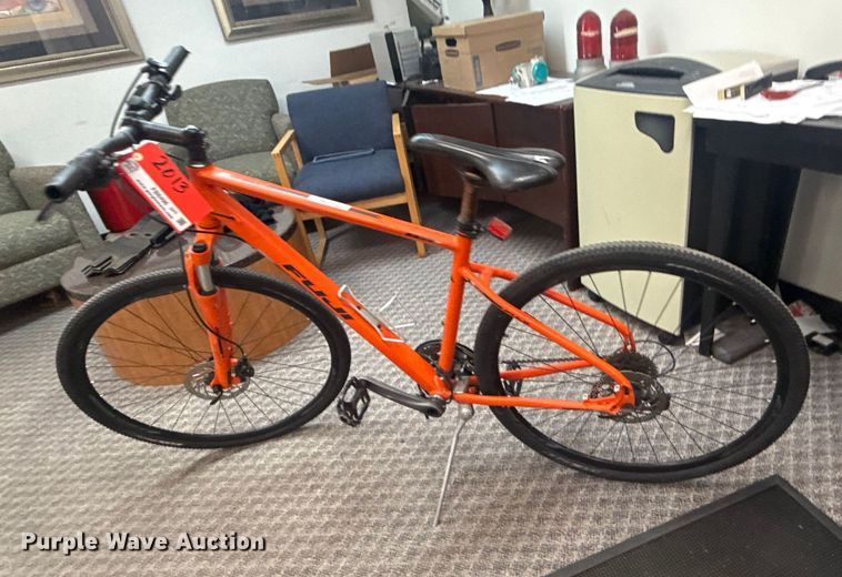 image for item FB8496 Fuji Traverse hybrid bike