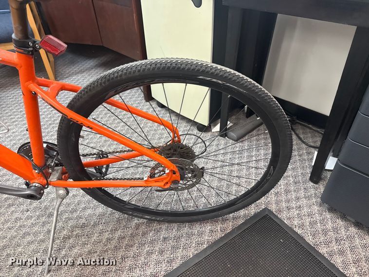 image for item FB8496 Fuji Traverse hybrid bike