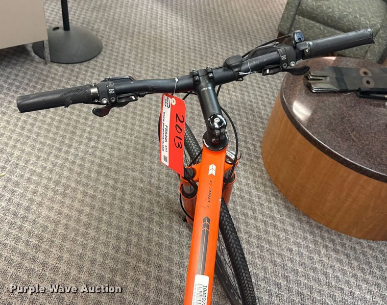 image for item FB8496 Fuji Traverse hybrid bike