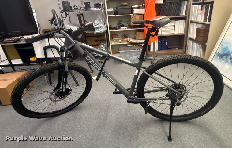 image for item FB8497 Ozark Trail mountain bike