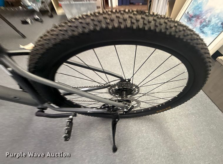 image for item FB8497 Ozark Trail mountain bike