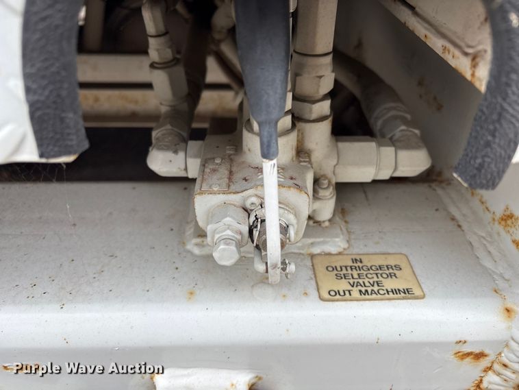 image for item FB8500 2009 Freightliner Business Class M2 bucket truck