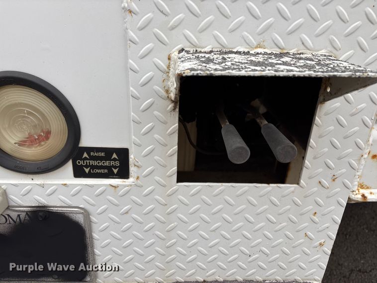 image for item FB8500 2009 Freightliner Business Class M2 bucket truck