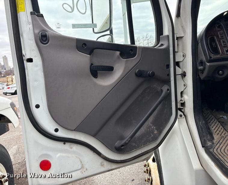 image for item FB8500 2009 Freightliner Business Class M2 bucket truck