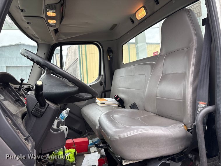 image for item FB8500 2009 Freightliner Business Class M2 bucket truck