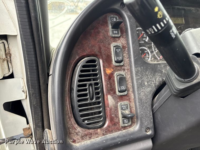 image for item FB8500 2009 Freightliner Business Class M2 bucket truck