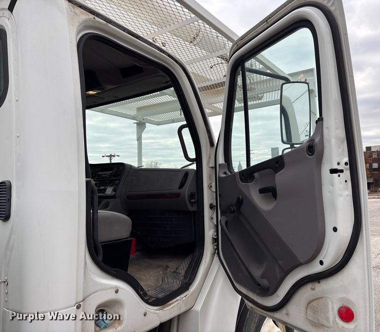 image for item FB8500 2009 Freightliner Business Class M2 bucket truck