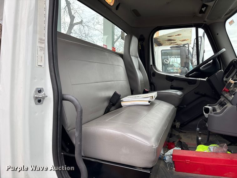 image for item FB8500 2009 Freightliner Business Class M2 bucket truck