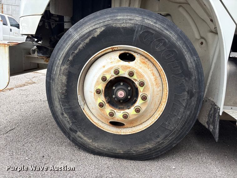 image for item FB8500 2009 Freightliner Business Class M2 bucket truck