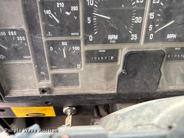 image for item FB8501 2001 International 2254 dump truck