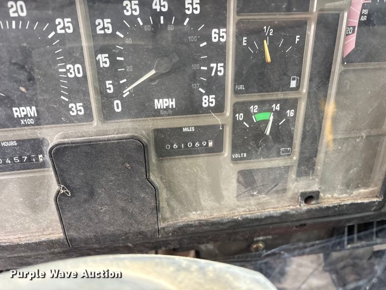 image for item FB8501 2001 International 2254 dump truck