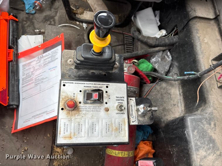 image for item FB8501 2001 International 2254 dump truck