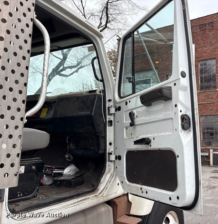 image for item FB8501 2001 International 2254 dump truck