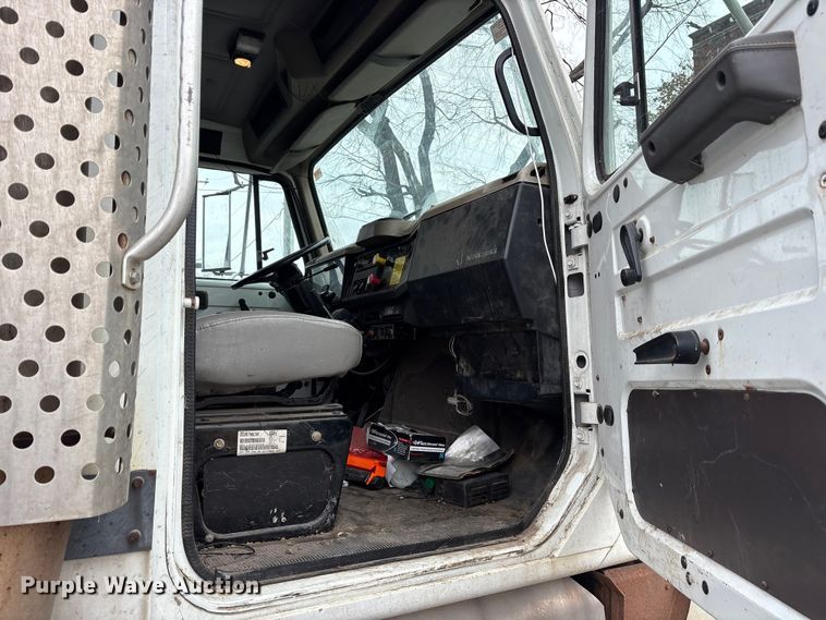 image for item FB8501 2001 International 2254 dump truck