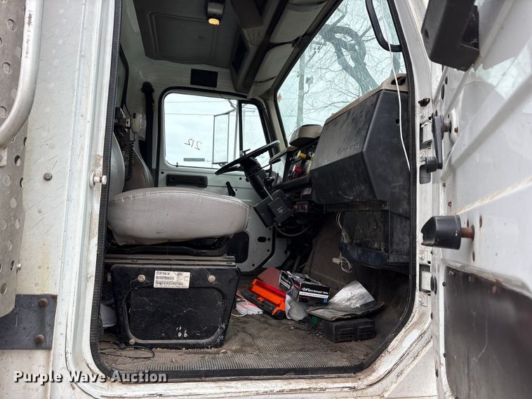 image for item FB8501 2001 International 2254 dump truck