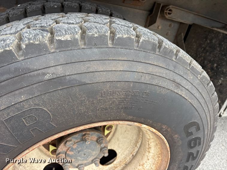 image for item FB8501 2001 International 2254 dump truck