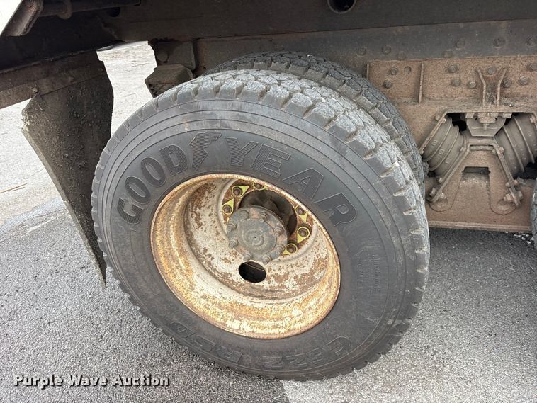 image for item FB8501 2001 International 2254 dump truck