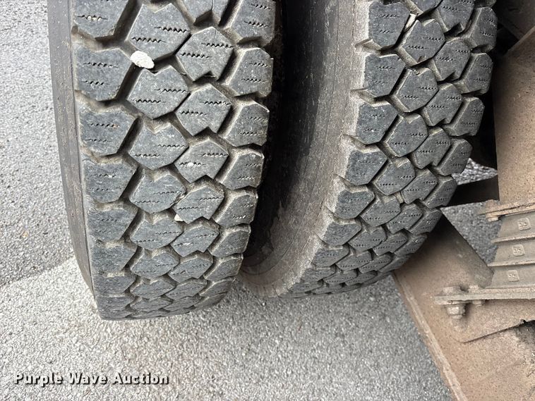 image for item FB8501 2001 International 2254 dump truck