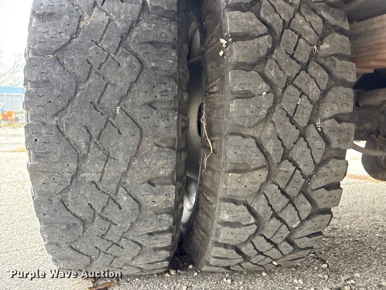 image for item FB8506 2014 Ford F350 Super Duty Ext. Cab utility bed pickup truck