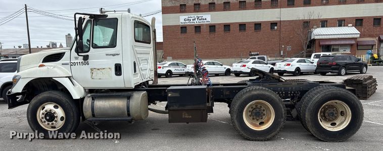 image for item FB8510 2011 International WorkStar 7400 semi truck